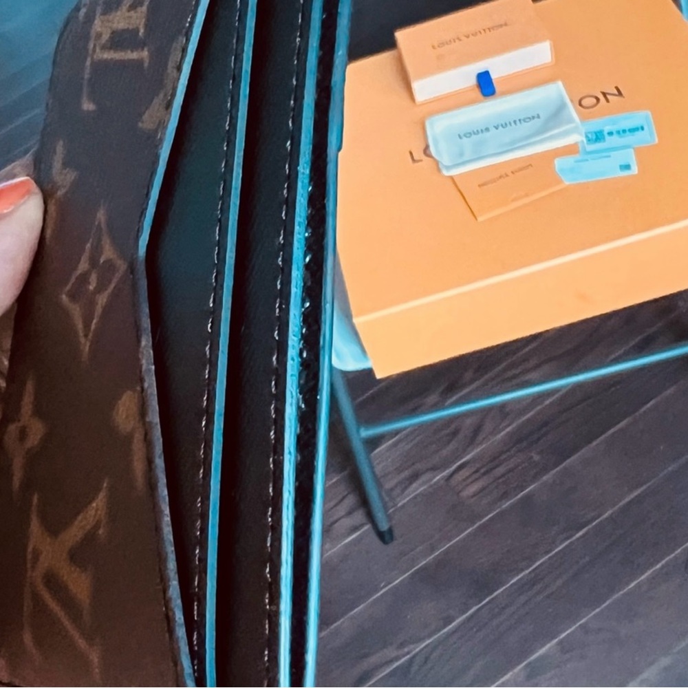 Authentic Louis Vuitton Neo Card Holder in Monogram Macassar Canvas - Picture 4 of 8